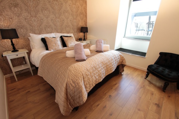 Bedroom With Balcony Lovat Loch Ness
